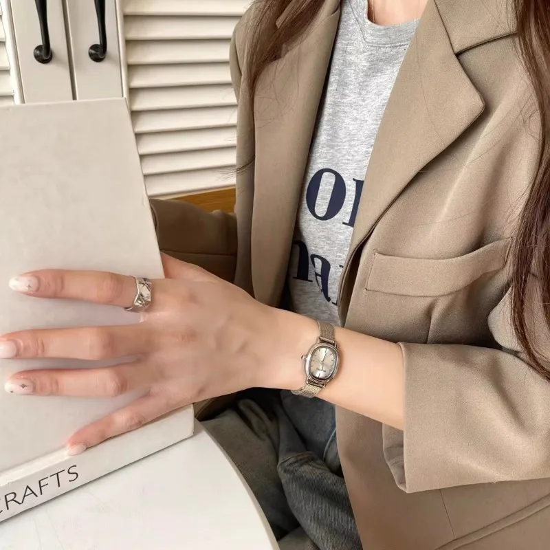 Piccolo quadrante ovale verde  - Ladies Luxury Watch recensione e prezzo